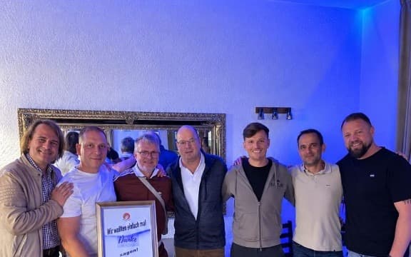 Akteure mit Dankesurkunde des Lübzer Karnevalsvereins